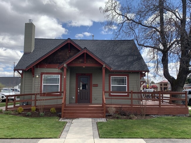 Building Photo - 306 NW 7th St