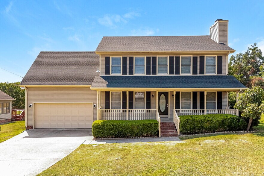Primary Photo - 210 St Lukes Ln