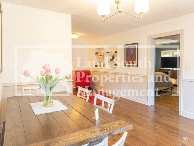 Building Photo - 327 Easton Dr