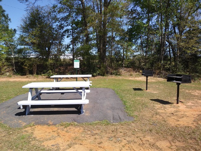 Building Photo - 540 Regal Heights Dr