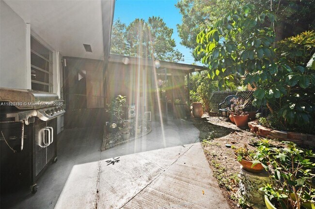 Building Photo - 5120 SW 26th Ave