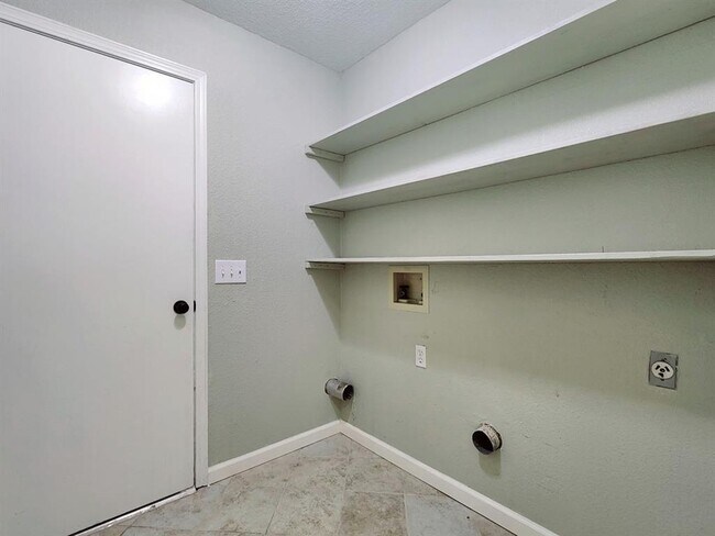 Building Photo - 11703 Lorene Ave