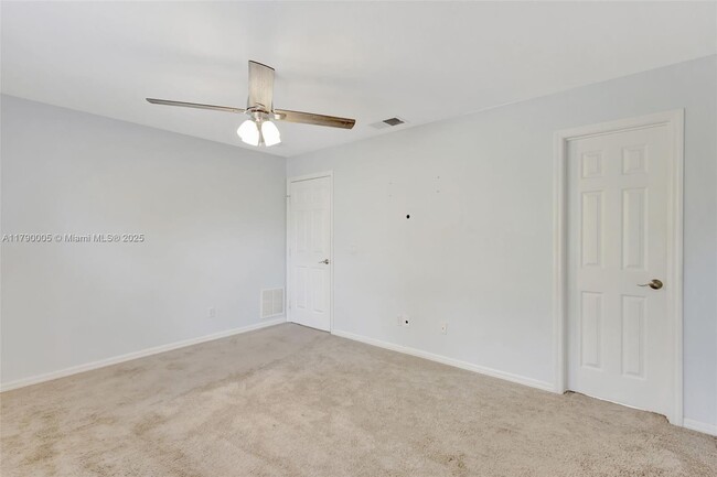Building Photo - 665 NE Horizon Ln