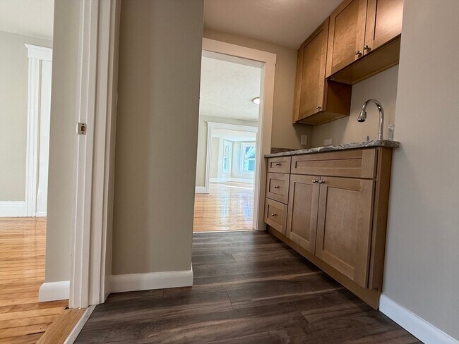 Building Photo - 11 Eureka St