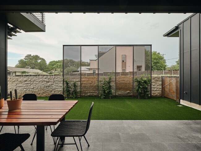 Building Photo - 412 Kemp St