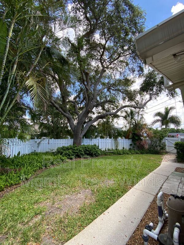 Building Photo - 3401 Coquina Key Dr SE