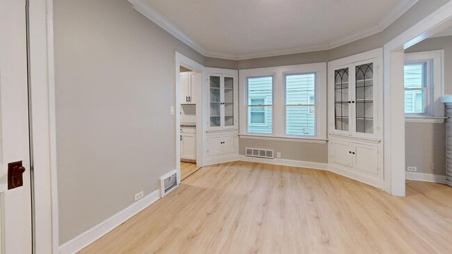 Building Photo - For August Move-In - West Blvd Area - 2 Bedroom Single Family Home