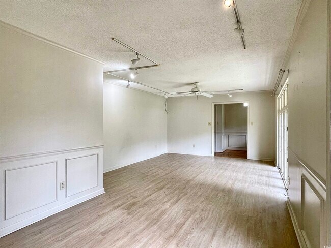 Building Photo - 219 Green Lake Dr