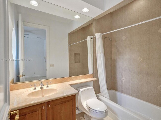 Building Photo - 16291 Bristol Pointe Dr