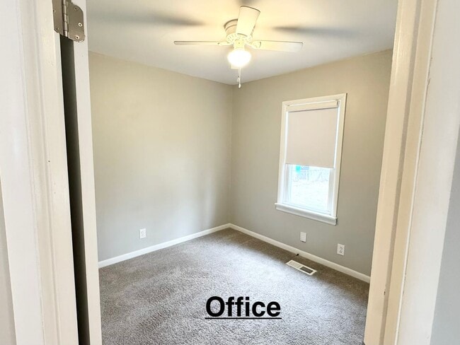 Building Photo - *3- Minutes from Jennie Stuart Medical Center*