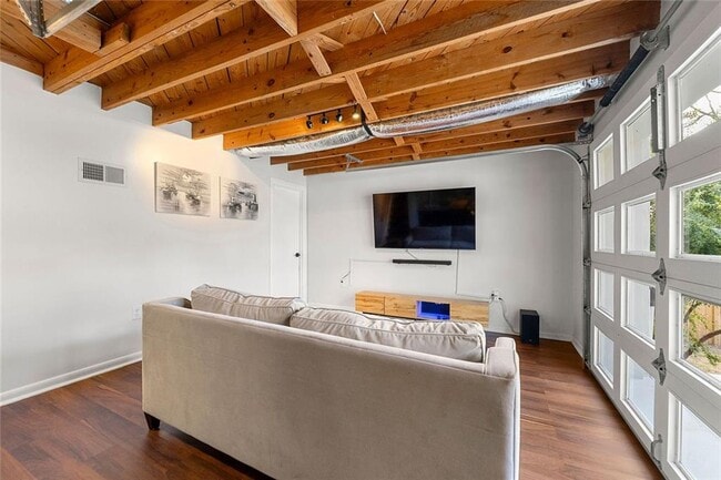 Building Photo - 2522 Wawona Dr NE