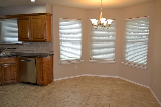 Building Photo - 204 Pinafore Dr