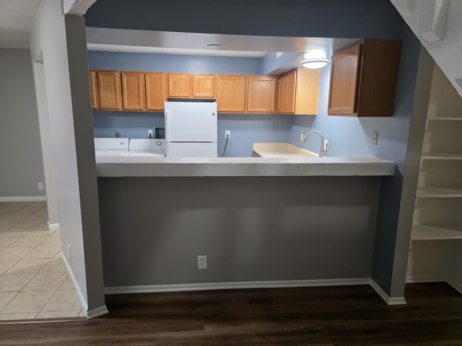 Building Photo - 3320