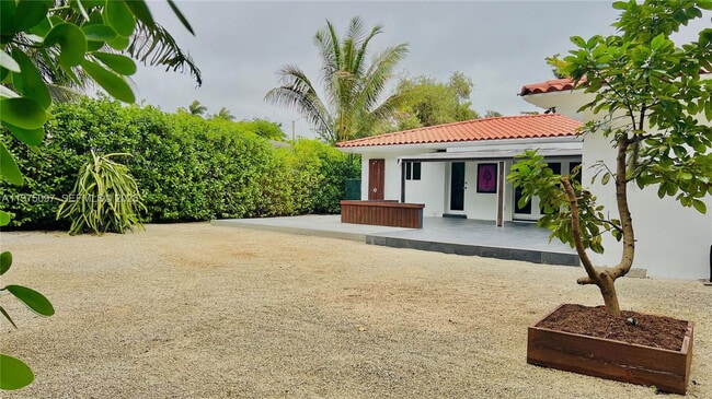 Building Photo - Northeast 11th Avenue, Miami Shores, FL 33138 - 3 BR 2 BA single-family home