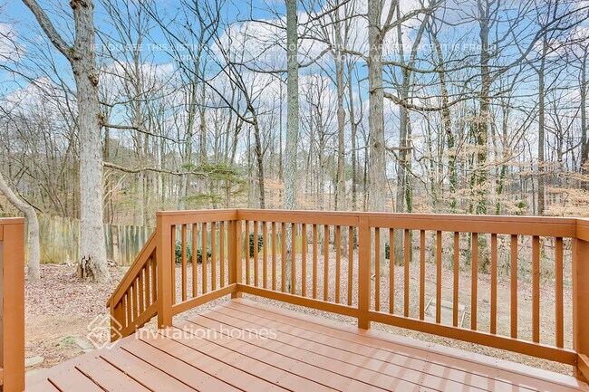 Building Photo - 834 Forest Path