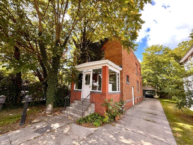Building Photo - 1783 Sanford St