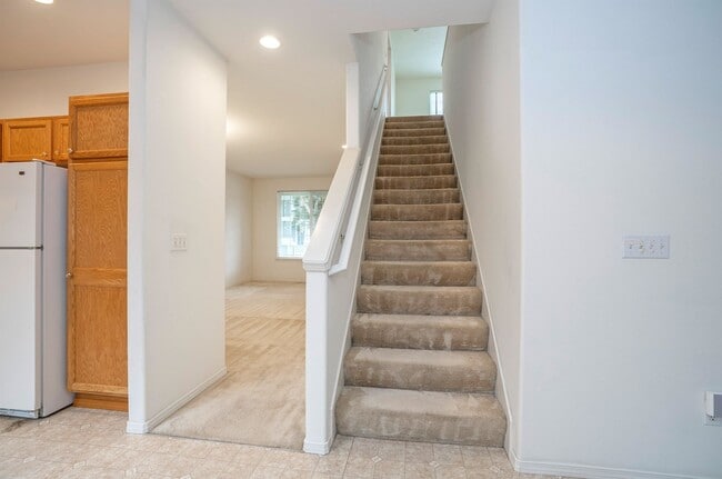 Building Photo - Spacious 4-Bedroom in Renton’s Serenity Ridge