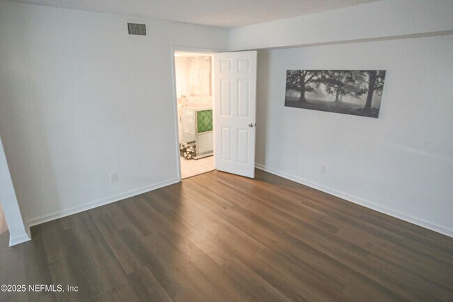 Building Photo - 3765 Crown Point Rd