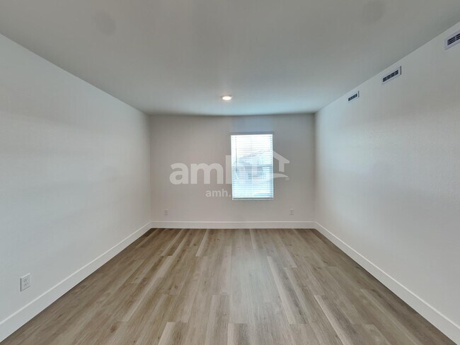 Building Photo - 9549 Harkes Dr