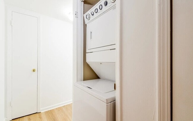 Building Photo - 140 Lablanc Way NW