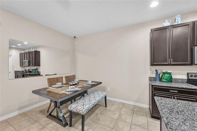 Building Photo - 7085 Woodchase Glen Dr