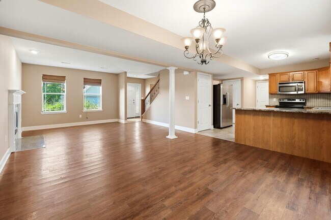 Building Photo - 401 S Village Cir