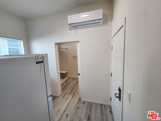 Building Photo - 1120 E 25th St