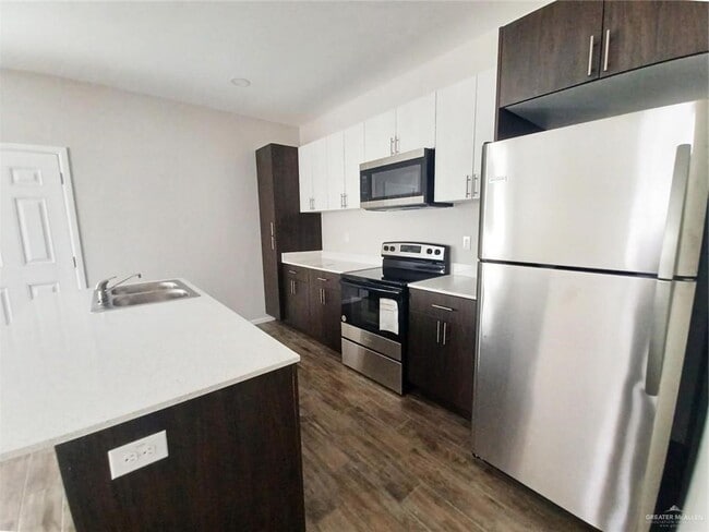 Building Photo - 10 E St