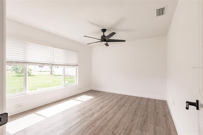 Building Photo - 3316 Port Charlotte Blvd