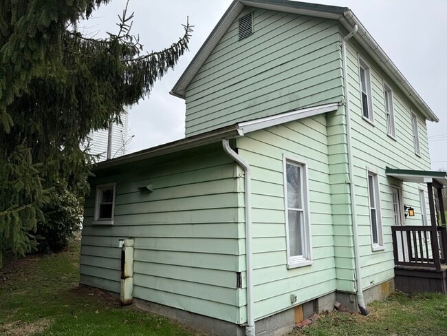 Building Photo - 659 Fisher Hill St