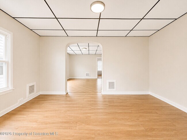 Building Photo - 1112 W Elm St