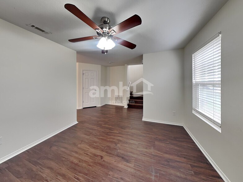 Building Photo - 9516 W Portola Dr