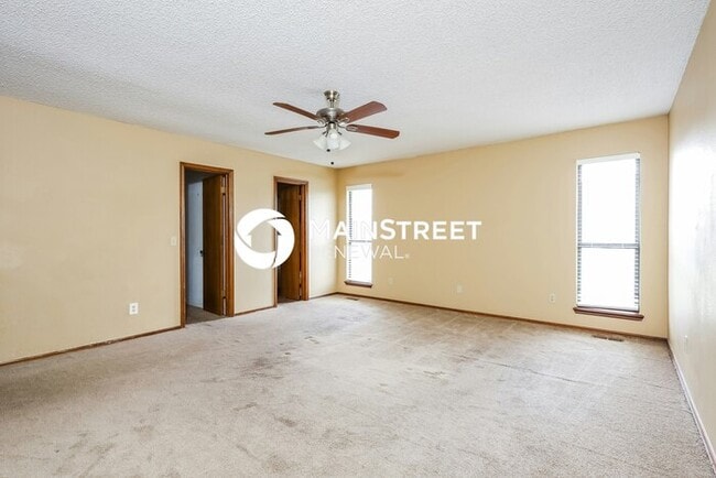 Building Photo - 3 Bedroom Pet-Friendly Home in Oklahoma City, OK with Main Street Renewal