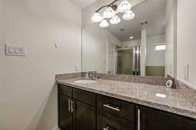 Building Photo - 17021 Wilthorne Gardens Ct