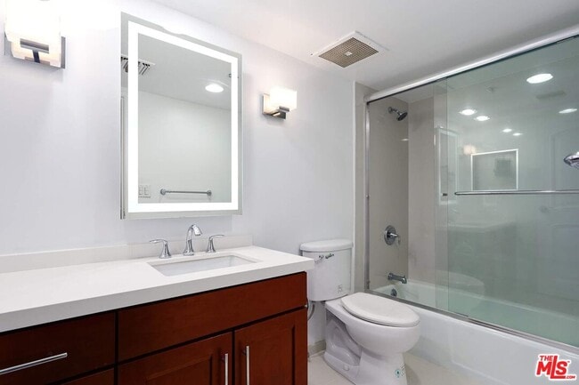 Building Photo - 10660 Wilshire Blvd