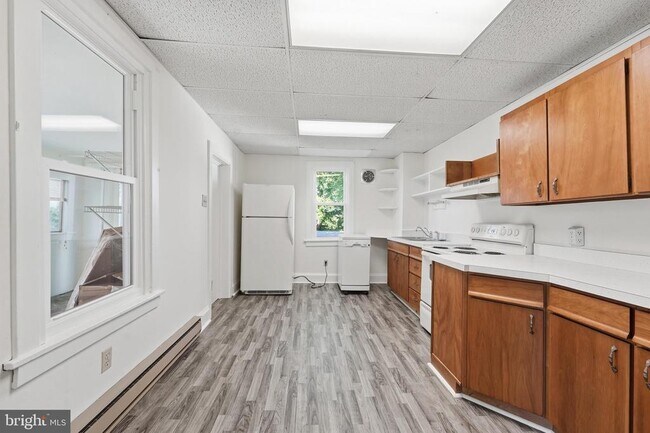 Building Photo - 815 N Maple Ave