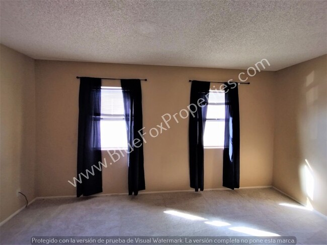 Building Photo - Centrally Located 2 bedroom, 2 bathroom