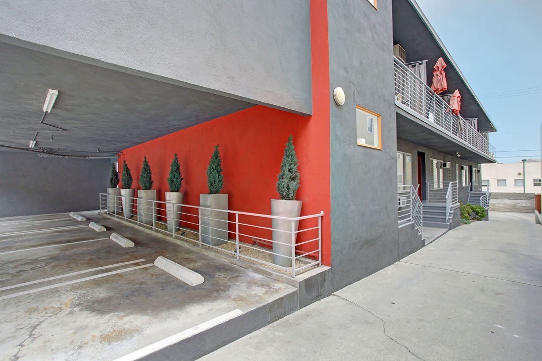 Building Photo - 8120 Norton Ave