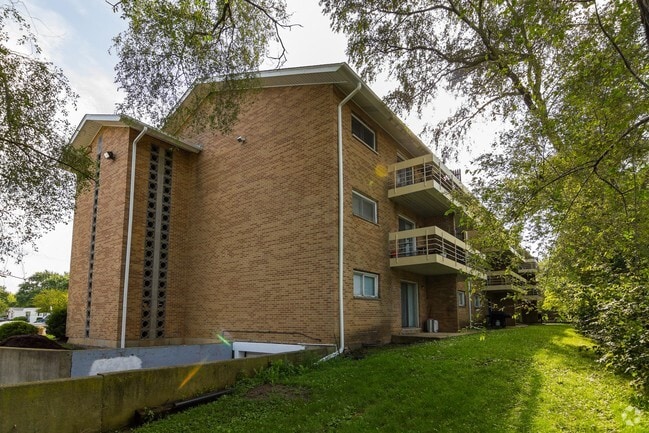 Building Photo - Shoreline Terrace