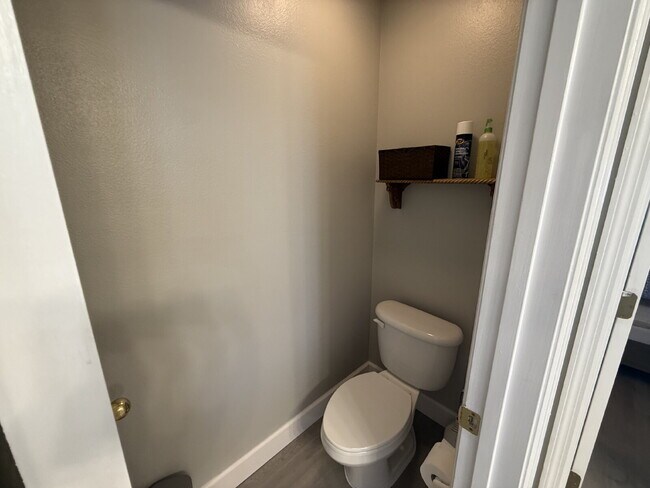 Building Photo - "Spacious 3-Bedroom Retreat with Bonus roo...