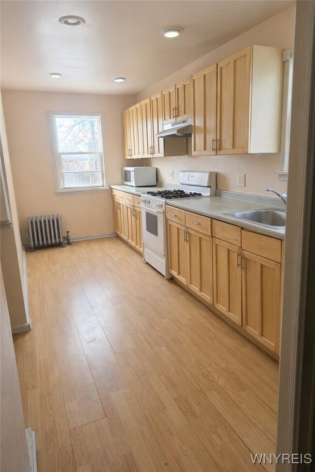 Building Photo - 136 Springville Ave