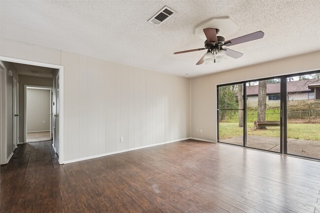 Building Photo - 324 Olive St