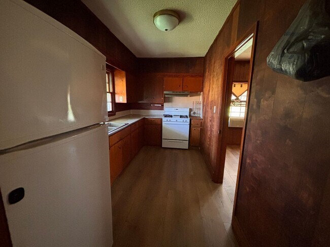 Building Photo - 3 Bedrooms, 1 Bathroom - Home in Armuchee!