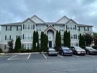 Building Photo - 2 BED, 2 BATH CONDO LOCATED IN GREENSBORO!