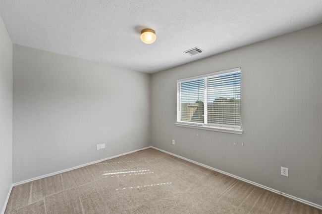 Building Photo - 17202 Hawks Landing Dr