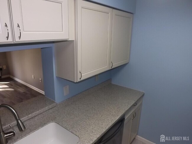 Building Photo - 5023 Ravens Crest Dr
