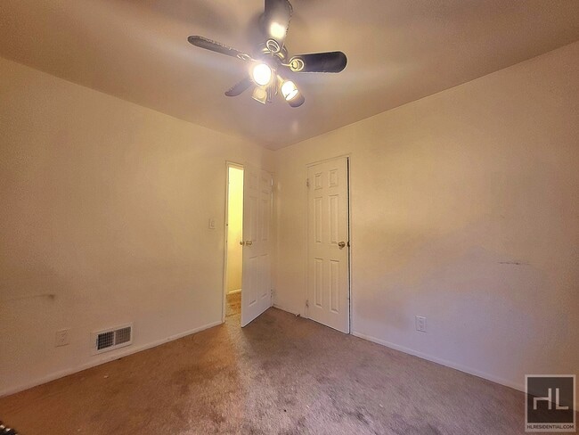 Building Photo - GOTHIC DRIVE