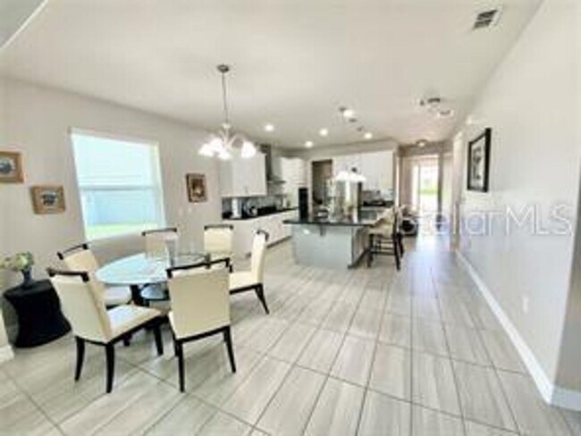 Building Photo - Stunning 4 bedrooms 3 bathroom home in sought after gated community!