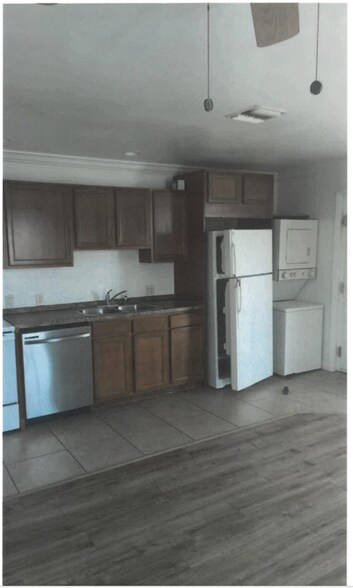 Primary Photo - 3271 NE Indian River Dr
