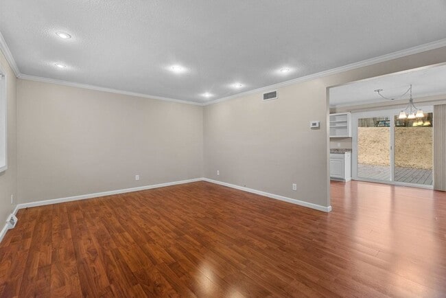 Building Photo - 3 Bedroom House in Cape